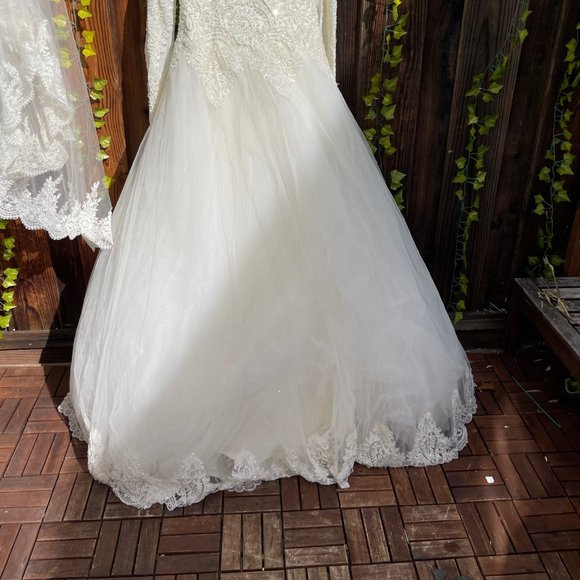 WEDDING DRESS LONG SLEEVE - Picture 9 of 12